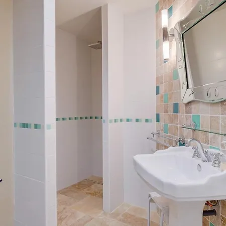 Charming With A Pool Holiday home *